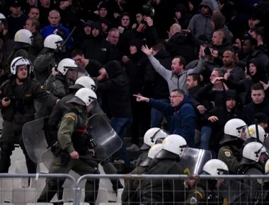 Κινδυνεύει με «κόκκινη κάρτα» η ΑΕΚ μετά τα επεισόδια στο ΟΑΚΑ (βίντεο)